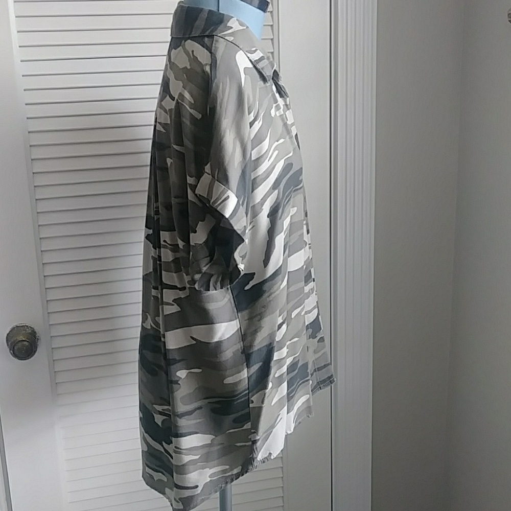 Camo button down top - Picture 2 of 4